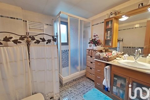Сasa de 6 dormitorios en venta en Alpicat, Lérida, Cataluña, Spain № 4984 - foto 18