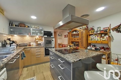 Сasa de 6 dormitorios en venta en Alpicat, Lérida, Cataluña, Spain № 4984 - foto 6