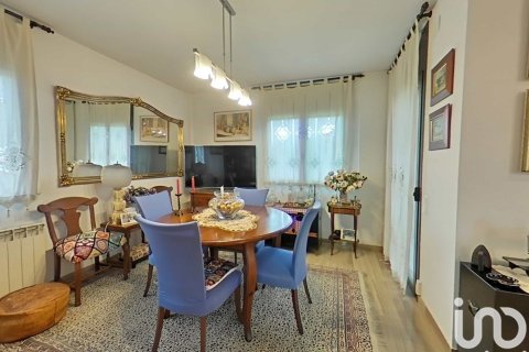 Сasa de 6 dormitorios en venta en Alpicat, Lérida, Cataluña, Spain № 4984 - foto 7