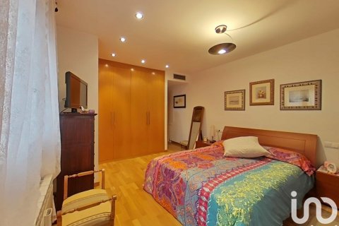 Сasa de 6 dormitorios en venta en Alpicat, Lérida, Cataluña, Spain № 4984 - foto 11