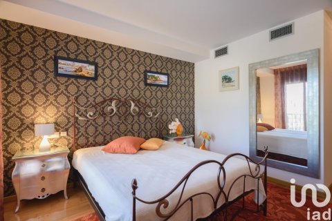 Сasa de 4 dormitorios en venta en Lloret de Mar, Gerona, Cataluña, Spain № 4985 - foto 11