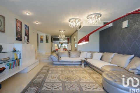 Сasa de 4 dormitorios en venta en Lloret de Mar, Gerona, Cataluña, Spain № 4985 - foto 3