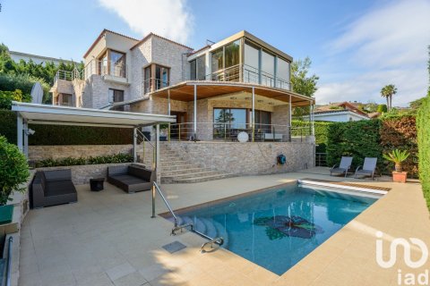 Сasa de 4 dormitorios en venta en Lloret de Mar, Gerona, Cataluña, Spain № 4985