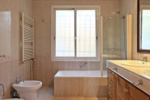 Сasa de 5 dormitorios en venta en Barcelona, Cataluña, Spain № 4981 - foto 21