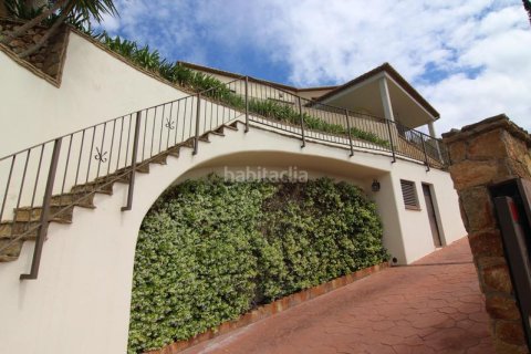 Сasa de 5 dormitorios en venta en Olivella, Barcelona, Cataluña, Spain № 1938 - foto 3