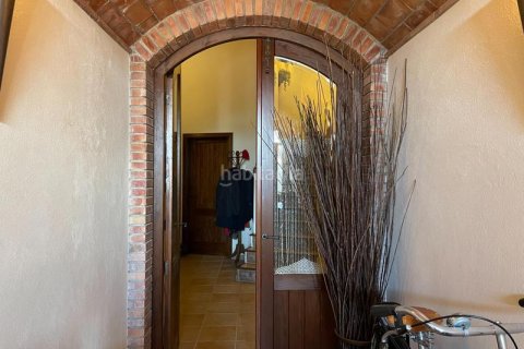 Сasa de 5 dormitorios en venta en Olivella, Barcelona, Cataluña, Spain № 1938 - foto 13