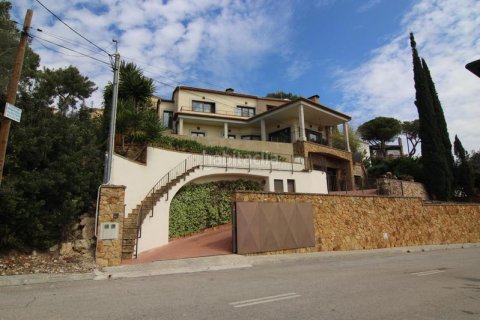 Сasa de 5 dormitorios en venta en Olivella, Barcelona, Cataluña, Spain № 1938 - foto 2