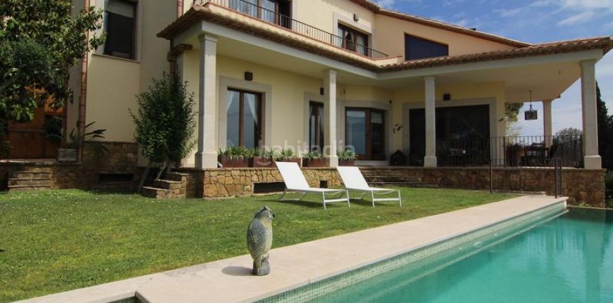 Сasa de 5 dormitorios en venta en Olivella, Barcelona, Cataluña, Spain № 1938