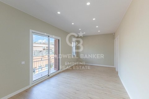 Apartamento de 3 dormitorios en venta en Barcelona, Cataluña, Spain № 5475 - foto 2