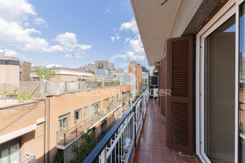 Apartamento de 3 dormitorios en venta en Barcelona, Cataluña, Spain № 5475 - foto 26