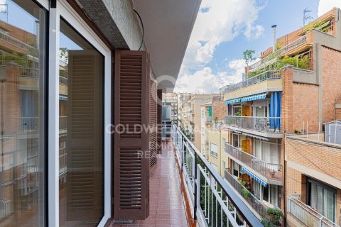 Apartamento de 3 dormitorios en venta en Barcelona, Cataluña, Spain № 5475 - foto 27