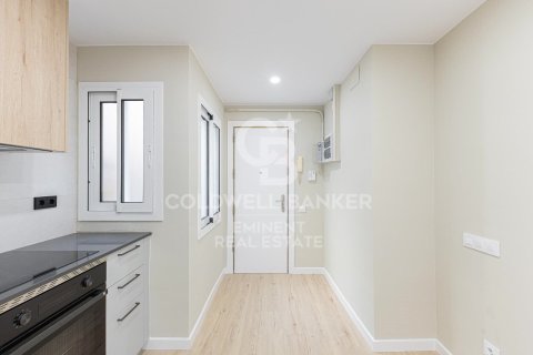 Apartamento de 3 dormitorios en venta en Barcelona, Cataluña, Spain № 5475 - foto 11