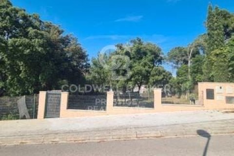 Parcela de 1000 m² en venta en Sant Cugat del Vallès, Barcelona, Cataluña, Spain № 5474 - foto 2