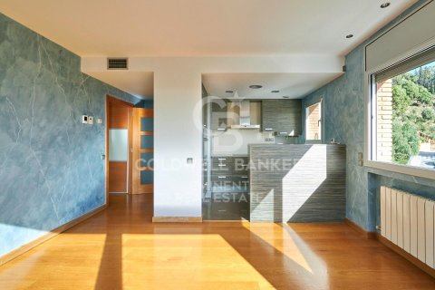 Apartamento de 2 dormitorios en venta en Barcelona, Cataluña, Spain № 5472 - foto 1