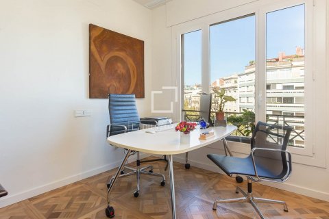 3 bedrooms apartment for sale in Barcelona, Catalonia, Spain № 8604 - photo 5