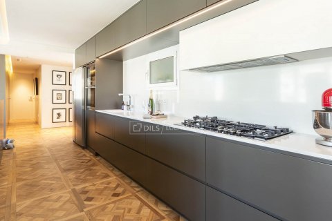 3 bedrooms apartment for sale in Barcelona, Catalonia, Spain № 8604 - photo 11