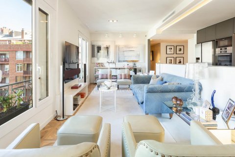 3 bedrooms apartment for sale in Barcelona, Catalonia, Spain № 8604 - photo 6