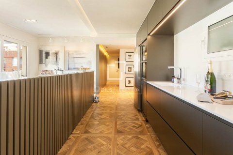 3 bedrooms apartment for sale in Barcelona, Catalonia, Spain № 8604 - photo 14