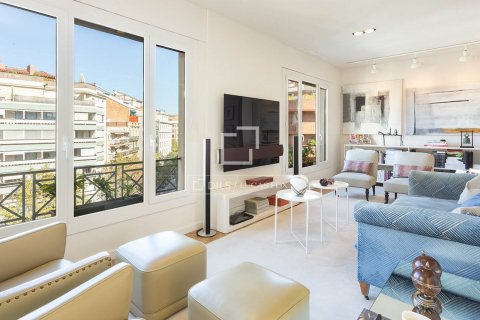 Apartamento de 3 dormitorios en venta en Barcelona, Cataluña, Spain № 8604