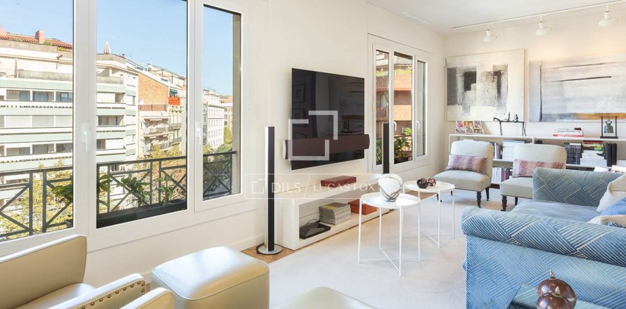 3 bedrooms apartment for sale in Barcelona, Catalonia, Spain № 8604