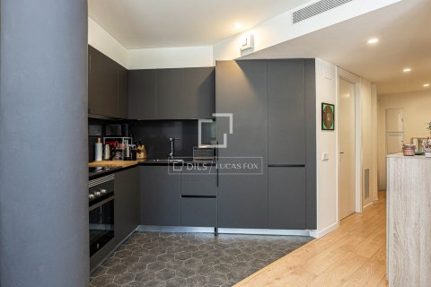 Apartamento de 2 dormitorios en venta en Barcelona, Cataluña, Spain № 8607 - foto 6