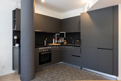 Apartamento de 2 dormitorios en venta en Barcelona, Cataluña, Spain № 8607 - foto 4