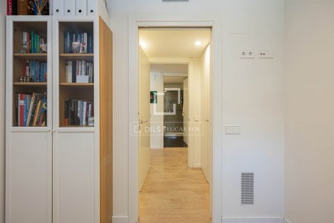 Apartamento de 2 dormitorios en venta en Barcelona, Cataluña, Spain № 8607 - foto 16