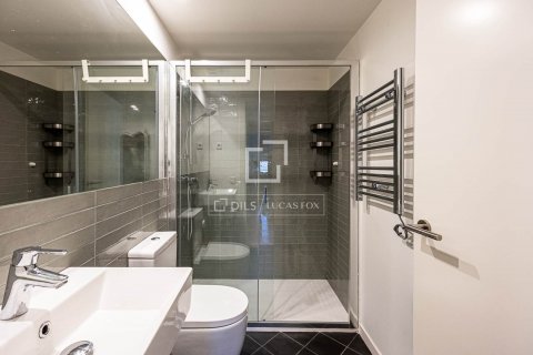 Apartamento de 2 dormitorios en venta en Barcelona, Cataluña, Spain № 8607 - foto 10