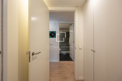 Apartamento de 2 dormitorios en venta en Barcelona, Cataluña, Spain № 8607 - foto 17