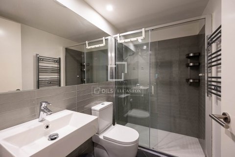 Apartamento de 2 dormitorios en venta en Barcelona, Cataluña, Spain № 8607 - foto 9