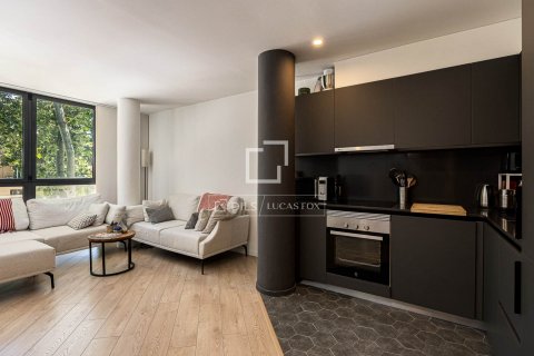Apartamento de 2 dormitorios en venta en Barcelona, Cataluña, Spain № 8607 - foto 2