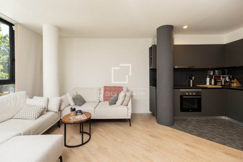 Apartamento de 2 dormitorios en venta en Barcelona, Cataluña, Spain № 8607 - foto 5