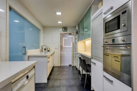 Купить квартиру в Барселона, Испания с 5 спален, 207м², № 8606 - фото 3