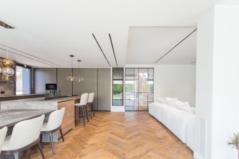 Сasa de 5 dormitorios en venta en Sant Andreu de Llavaneres, Barcelona, Cataluña, Spain № 1358 - foto 6