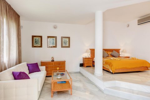 Сasa de 4 dormitorios en venta en Lloret de Mar, Gerona, Cataluña, Spain № 1359 - foto 4