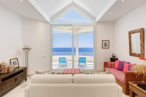 Сasa de 4 dormitorios en venta en Lloret de Mar, Gerona, Cataluña, Spain № 1359 - foto 13