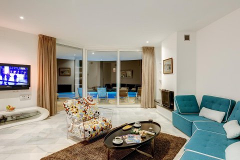 Сasa de 4 dormitorios en venta en Lloret de Mar, Gerona, Cataluña, Spain № 1359 - foto 10