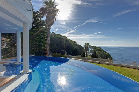 Сasa de 4 dormitorios en venta en Lloret de Mar, Gerona, Cataluña, Spain № 1359 - foto 22