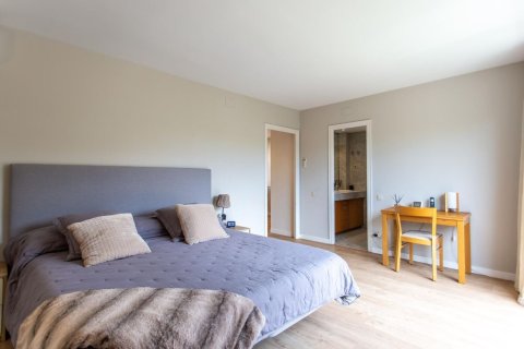Сasa de 4 dormitorios en venta en El Masnou, Barcelona, Cataluña, Spain № 1357 - foto 20