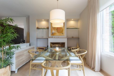 Сasa de 4 dormitorios en venta en El Masnou, Barcelona, Cataluña, Spain № 1357 - foto 13