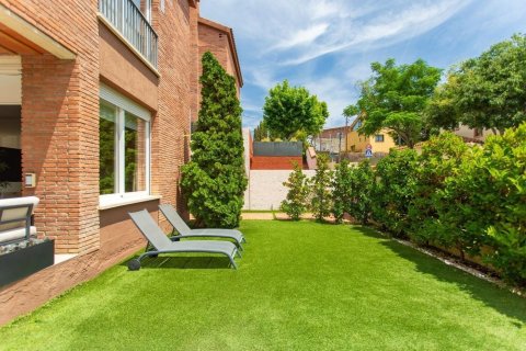 Сasa de 4 dormitorios en venta en El Masnou, Barcelona, Cataluña, Spain № 1357 - foto 4