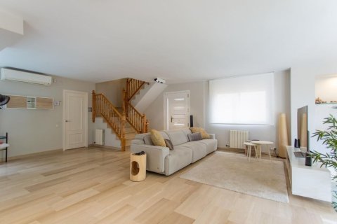 Сasa de 4 dormitorios en venta en El Masnou, Barcelona, Cataluña, Spain № 1357 - foto 14