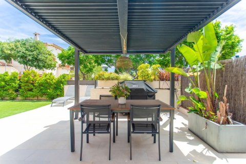 Сasa de 4 dormitorios en venta en El Masnou, Barcelona, Cataluña, Spain № 1357 - foto 5