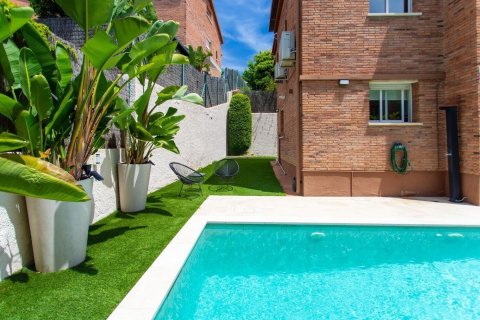 Сasa de 4 dormitorios en venta en El Masnou, Barcelona, Cataluña, Spain № 1357 - foto 3