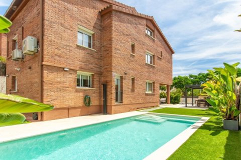 Сasa de 4 dormitorios en venta en El Masnou, Barcelona, Cataluña, Spain № 1357