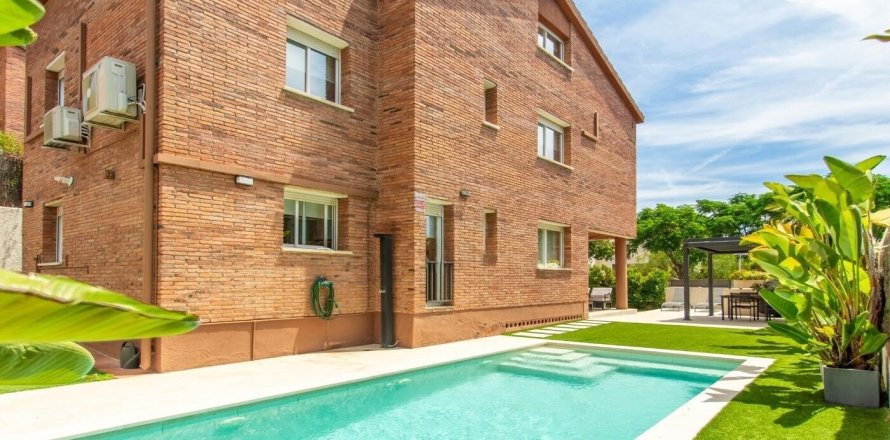 Сasa de 4 dormitorios en venta en El Masnou, Barcelona, Cataluña, Spain № 1357