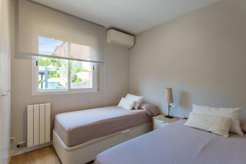 Сasa de 4 dormitorios en venta en El Masnou, Barcelona, Cataluña, Spain № 1357 - foto 27