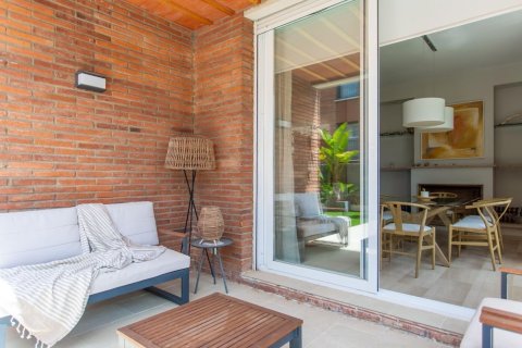 Сasa de 4 dormitorios en venta en El Masnou, Barcelona, Cataluña, Spain № 1357 - foto 9