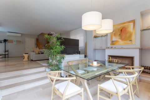 Сasa de 4 dormitorios en venta en El Masnou, Barcelona, Cataluña, Spain № 1357 - foto 10