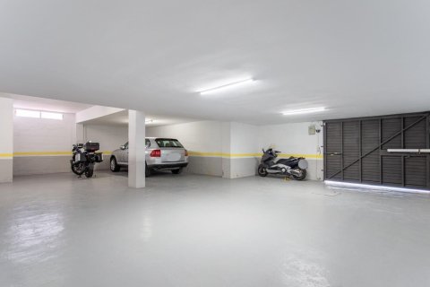Сasa de 4 dormitorios en venta en El Masnou, Barcelona, Cataluña, Spain № 1357 - foto 29